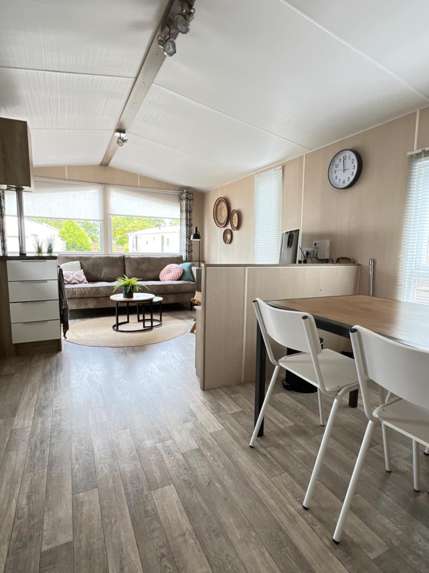 Chalet 2A Op Recreatiepark De Wielen Sint Maarten Eksteriør billede